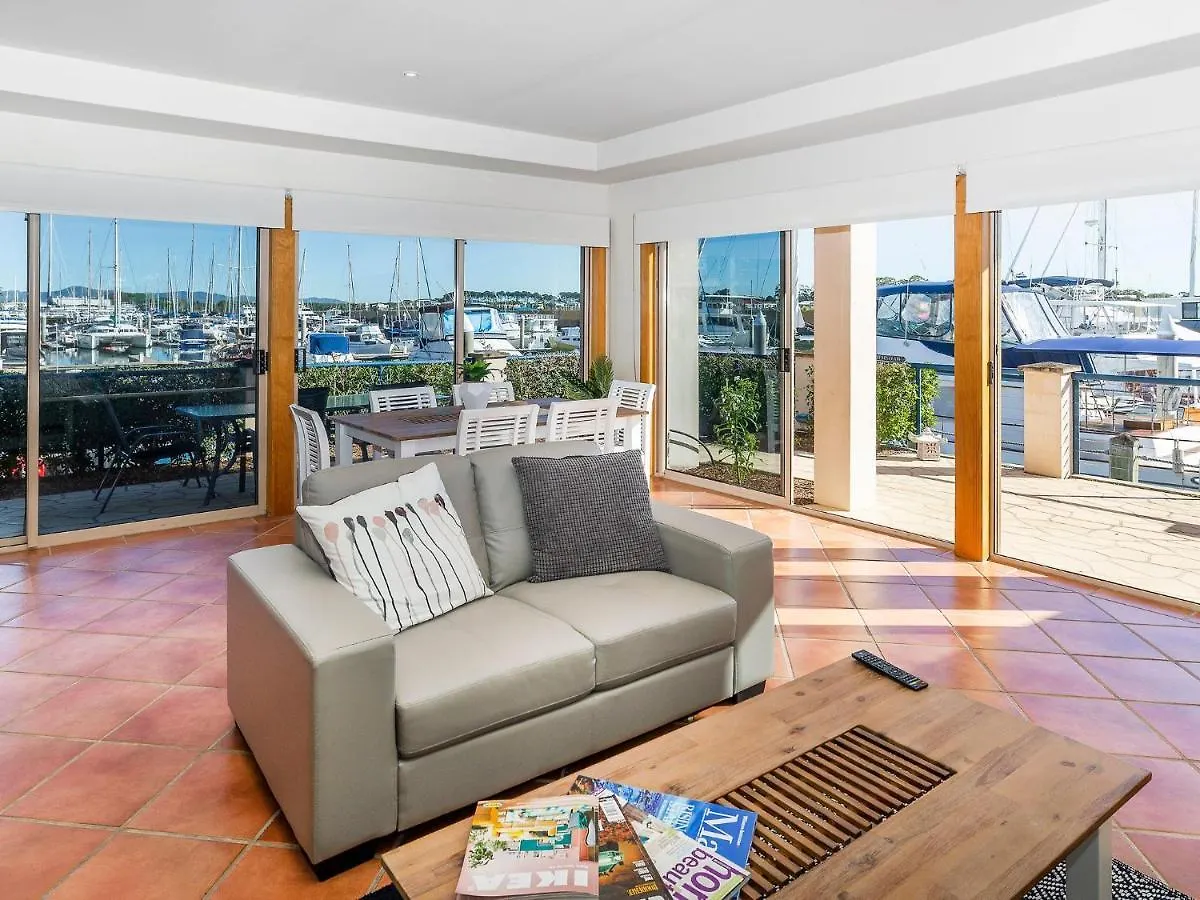 Stunning 3 Bedroom Villa At Hope Harbour Marinaゴールドコースト