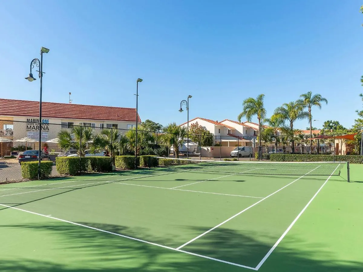 Stunning 3 Bedroom Villa At Hope Harbour Marinaゴールドコースト