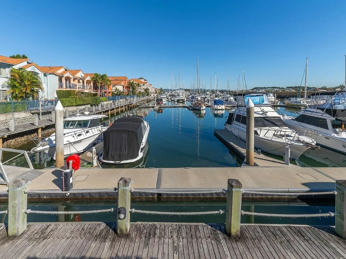 Stunning 3 Bedroom Villa At Hope Harbour Marinaゴールドコースト